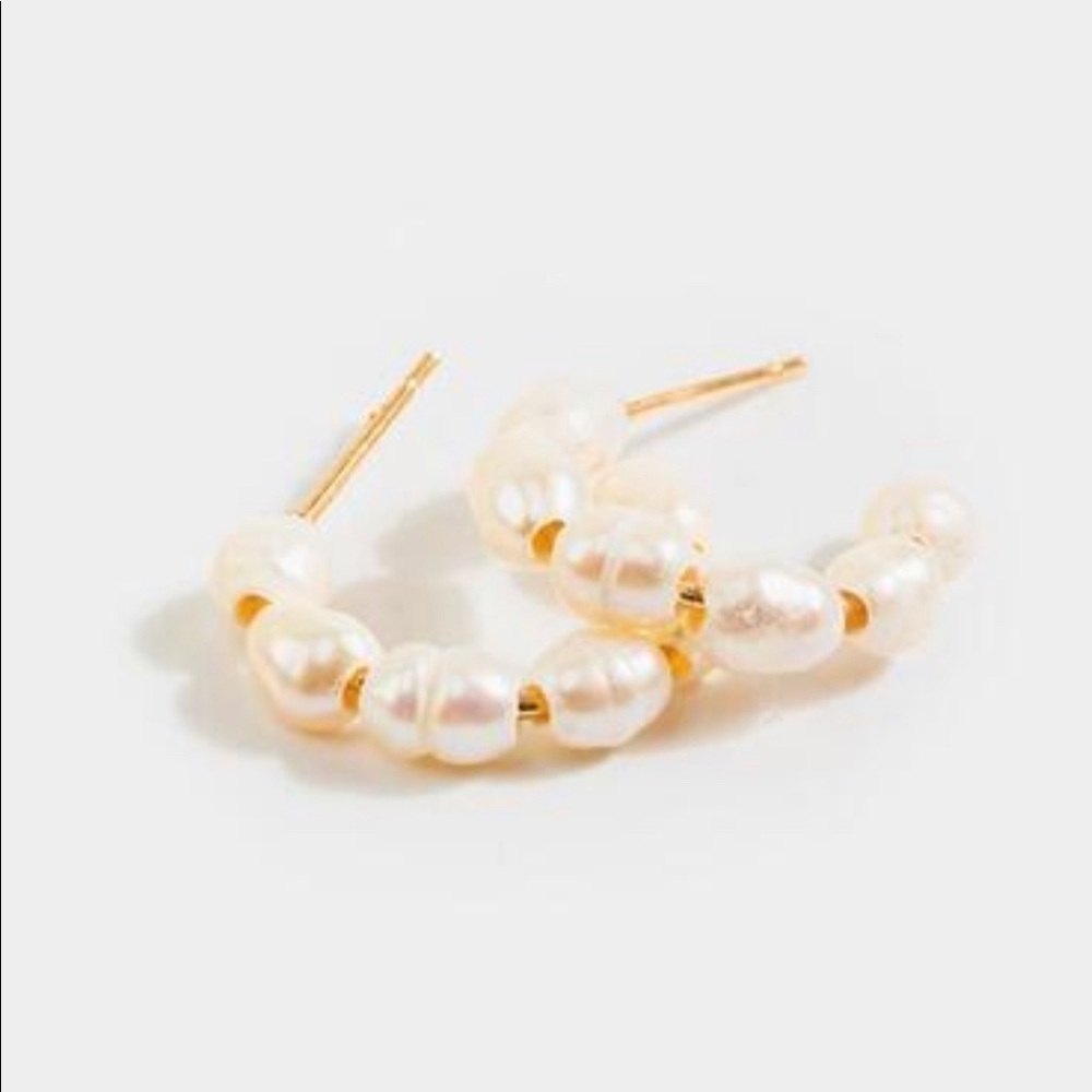 Francesca’s Nadia Freshwater Pearl mini Hoops